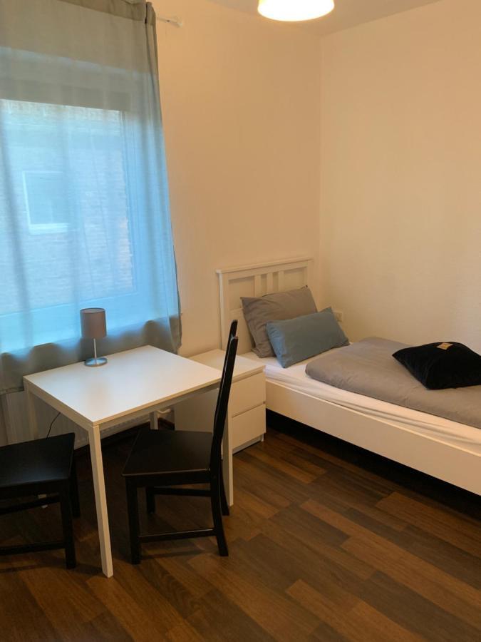 Zum Armen Mann Acomodação com café da manhã Düsseldorf Exterior foto