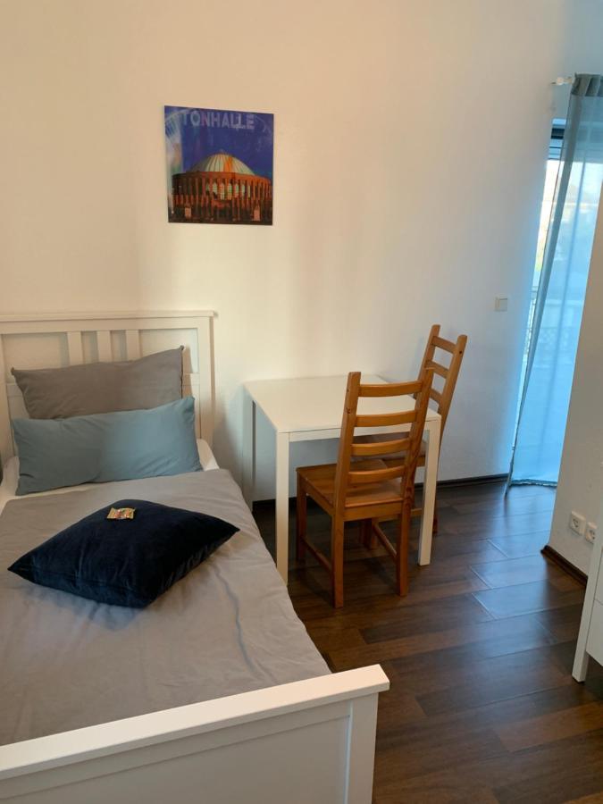Zum Armen Mann Acomodação com café da manhã Düsseldorf Exterior foto