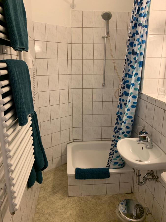 Zum Armen Mann Acomodação com café da manhã Düsseldorf Exterior foto